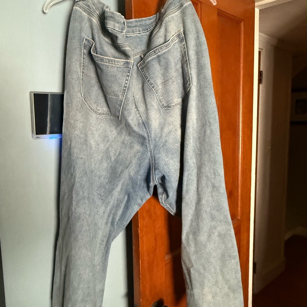 American Eagle Outfitters Light Blue Boyfriend Jeans